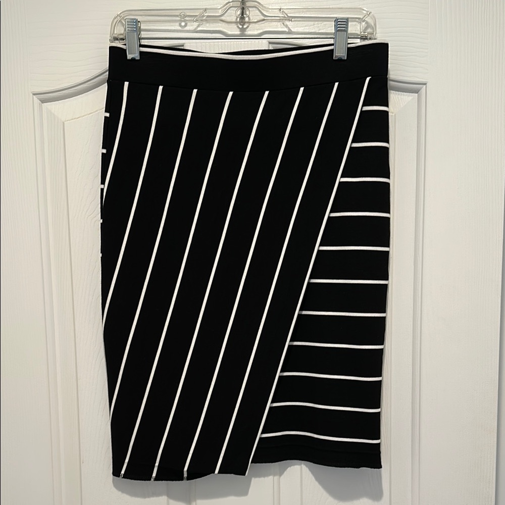 Ann Taylor Black and White Striped Women's Pencil Skirt sz small